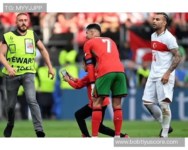 C罗点球失误遭凯莱赫神勇扑救葡萄牙错失良机